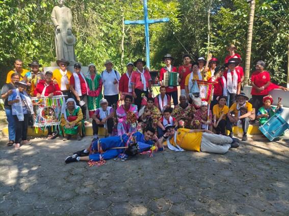 Folia da cidade de Leandro Ferreira no Encontro de Folia De Reis De São Jose Da Varginha.